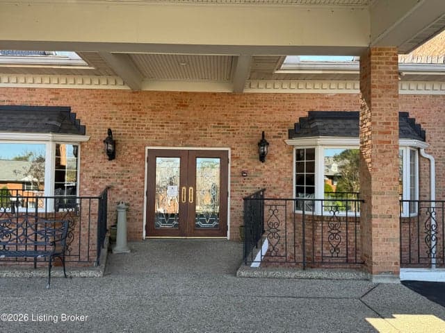 1612 Gardiner Ln, Louisville - photo 4 of 55