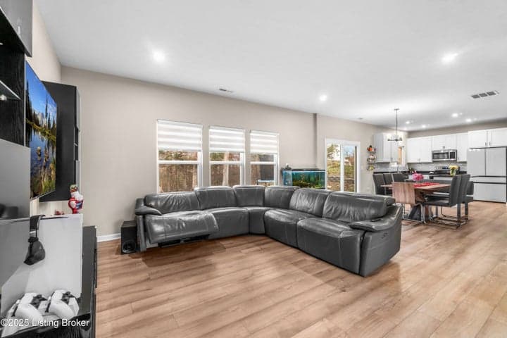 116 Strawberry Fld Dr, Mt Washington - photo 5 of 34