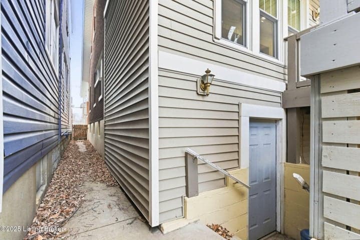 2019 Bonnycastle Ave, Louisville - photo 4 of 75