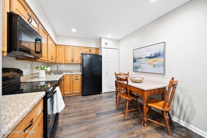 1600 Gardiner Ln, Louisville - photo 2 of 32