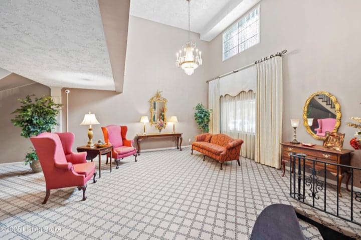 1600 Gardiner Ln, Louisville - photo 4 of 32