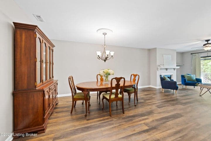 1600 Gardiner Ln, Louisville - photo 5 of 32