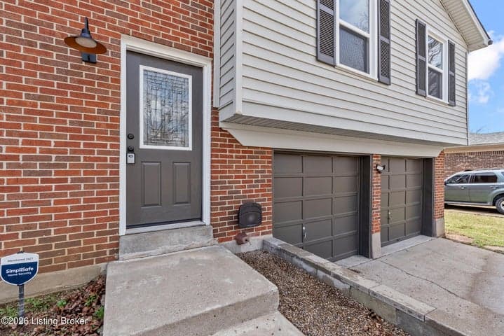 5708 Midnight Ln, Louisville - photo 2 of 31