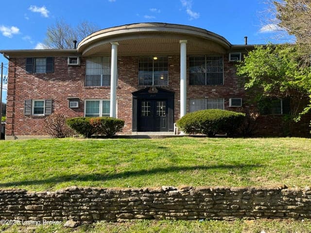 2739 Brownsboro Rd, Louisville