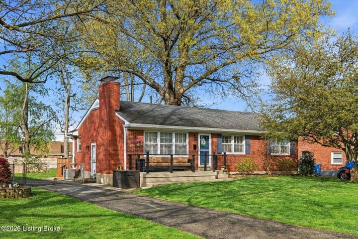 3716 Youngwood Rd, Louisville - photo 3 of 58