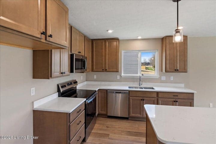 563 Mud Hen Dr, Shepherdsville - photo 2 of 27