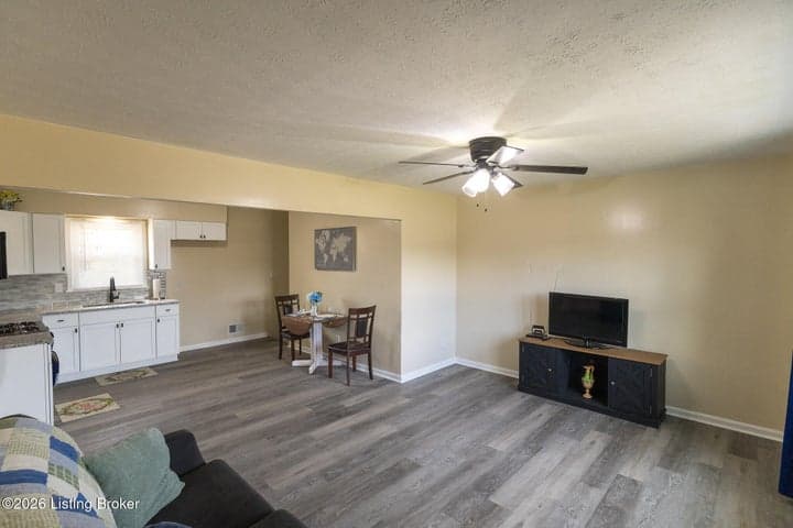 11214 Deering Rd, Louisville - photo 5 of 40