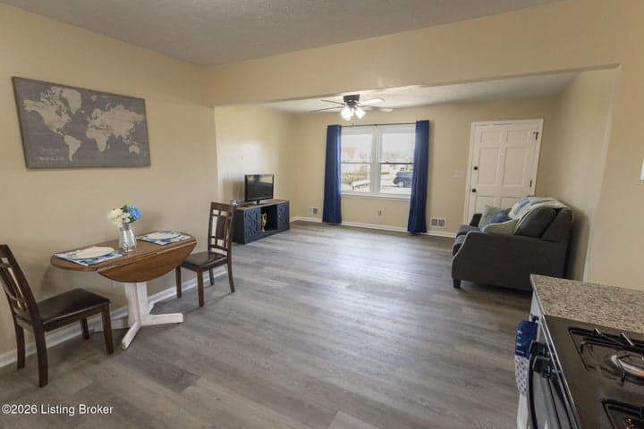 11214 Deering Rd, Louisville - photo 4 of 40