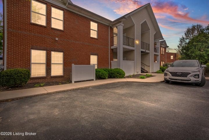 1110 Westlynne Pl, Louisville