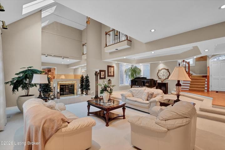 6814 Stone Hill Rd, Louisville - photo 4 of 84