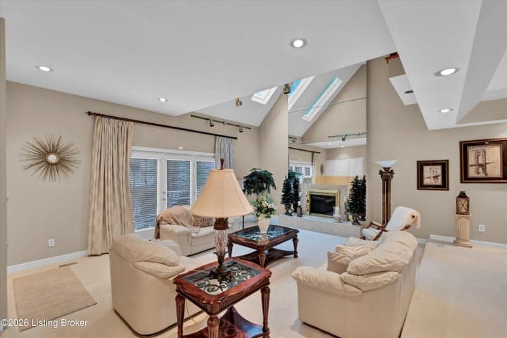 6814 Stone Hill Rd, Louisville - photo 5 of 84