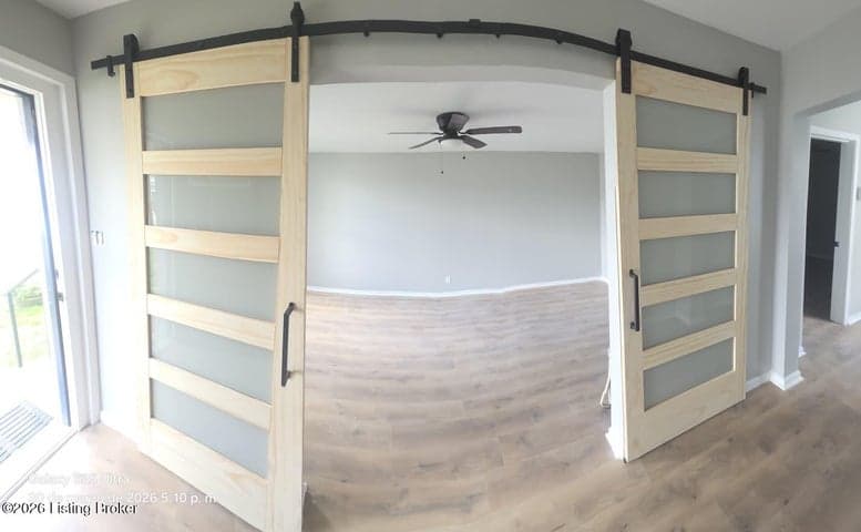 1042 Shelby St, Louisville - photo 2 of 36