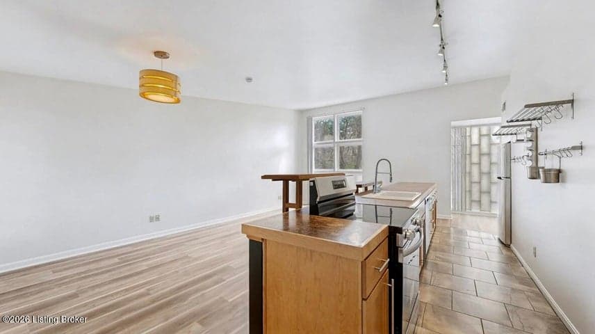 2745 Grinstead Dr, Louisville - photo 3 of 18