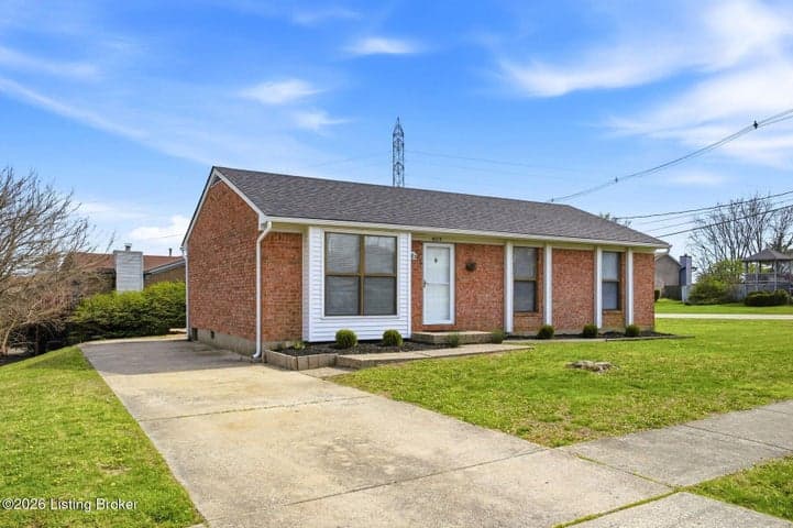 4319 Chenwood Ln, Louisville - photo 2 of 35