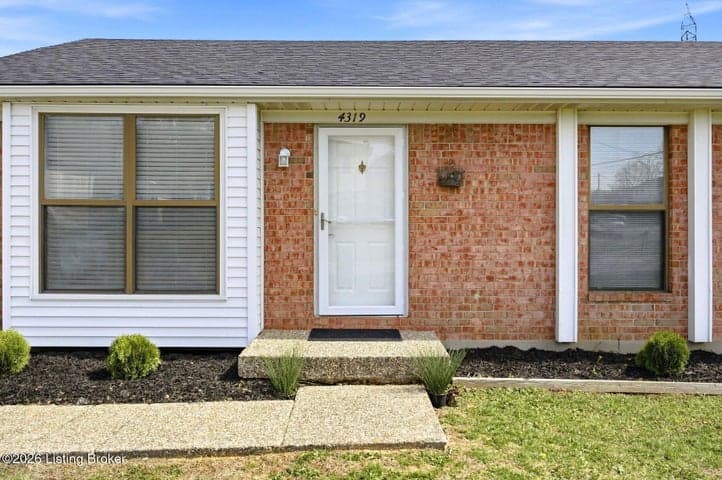 4319 Chenwood Ln, Louisville - photo 3 of 35