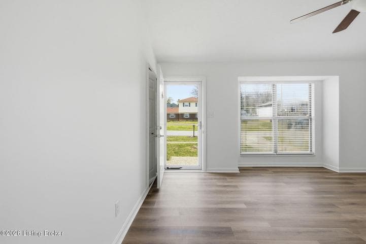 4319 Chenwood Ln, Louisville - photo 4 of 35