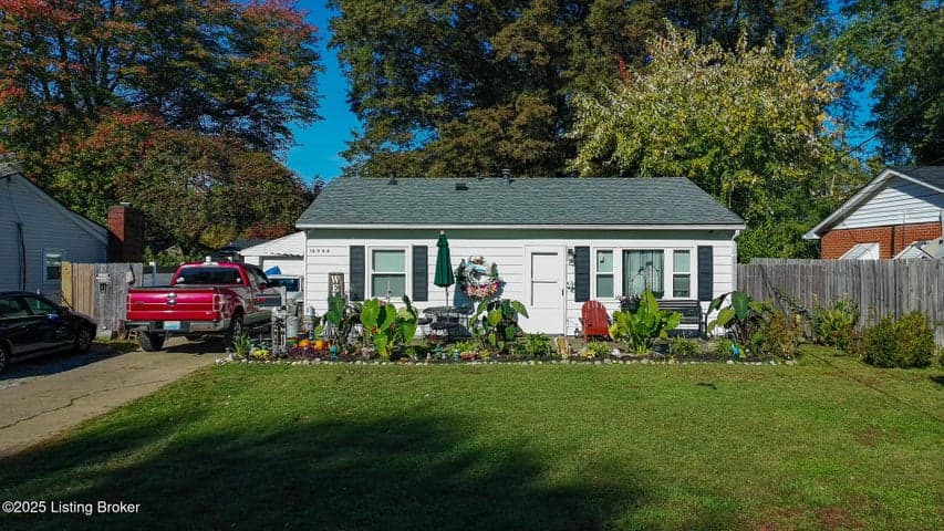 10008 Donau Ln, Louisville - photo 2 of 29