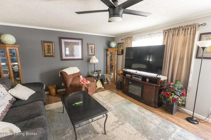 10008 Donau Ln, Louisville - photo 3 of 29