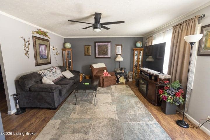 10008 Donau Ln, Louisville - photo 4 of 29