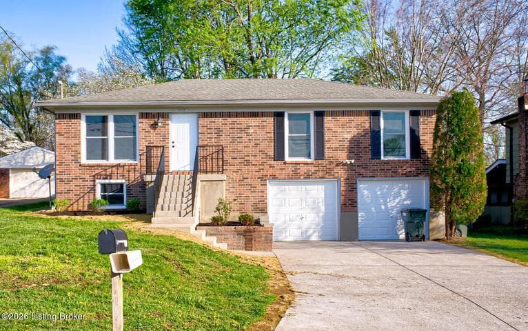 10907 Blackwood Rd, Louisville