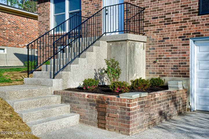 10907 Blackwood Rd, Louisville - photo 2 of 42