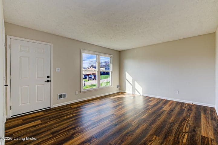 10907 Blackwood Rd, Louisville - photo 4 of 42