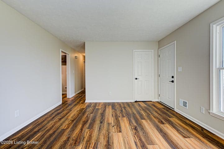 10907 Blackwood Rd, Louisville - photo 5 of 42