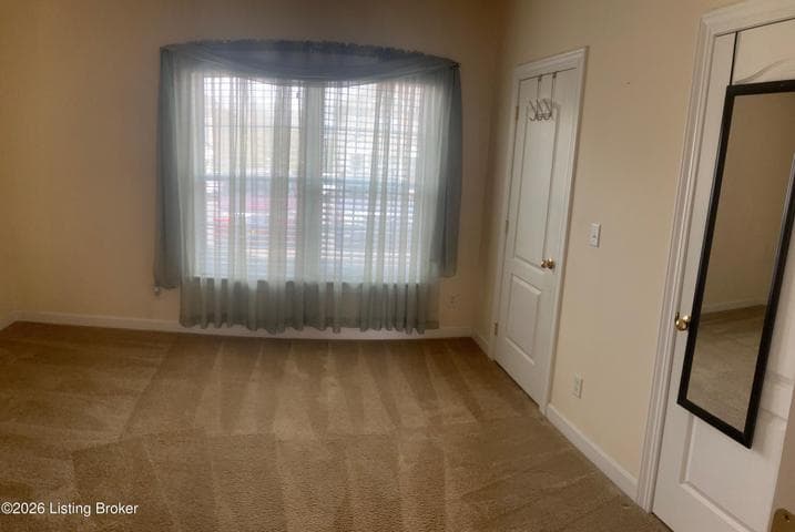 6010 Wooded Creek Dr, Louisville - photo 4 of 34