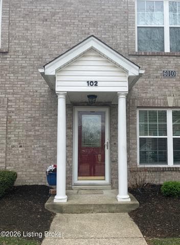 6010 Wooded Creek Dr, Louisville - photo 2 of 34