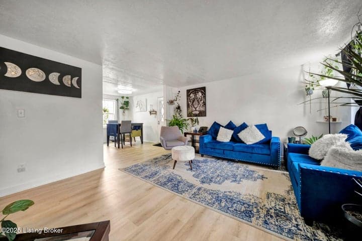 5011 Fairwood Ln, Louisville - photo 4 of 44