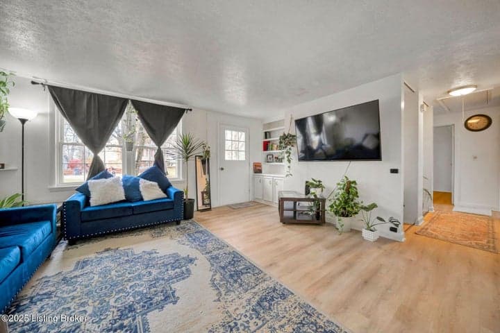 5011 Fairwood Ln, Louisville - photo 5 of 44