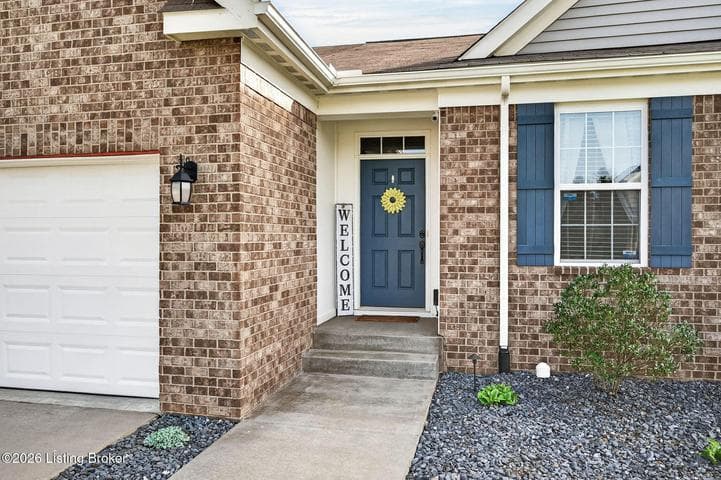 267 Fairwood Way, Shepherdsville - photo 2 of 43