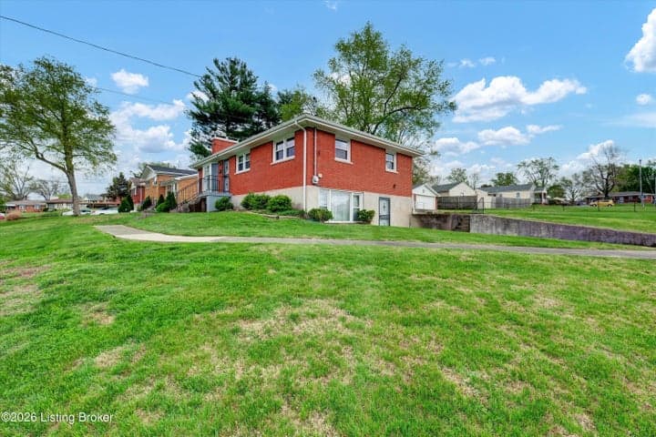 5421 Layne Rd, Louisville - photo 3 of 43