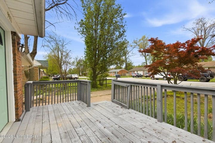 9911 Shirewick Way, Louisville - photo 4 of 53