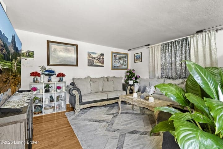 1921 Nelson Ave, Louisville - photo 4 of 24