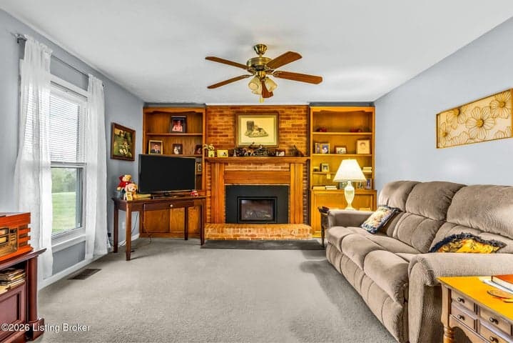 5942 Highway 44, Shepherdsville - photo 4 of 33