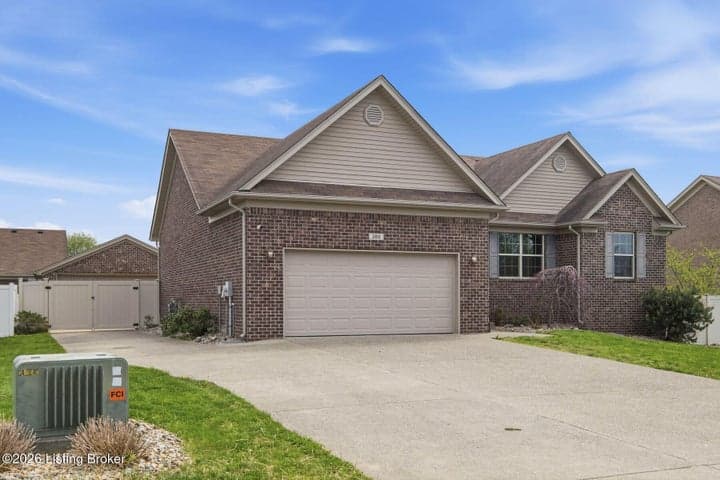 285 Cottonwood Dr, Shepherdsville - photo 2 of 41