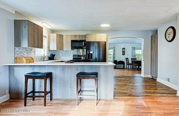 8714 Blue Lick Rd, Louisville - photo 4 of 32