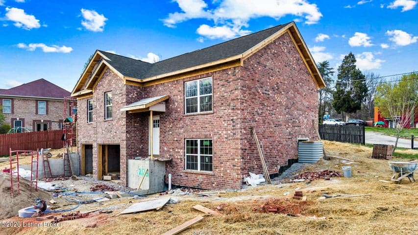 2125 Churchdown Ln, Louisville - photo 2 of 7