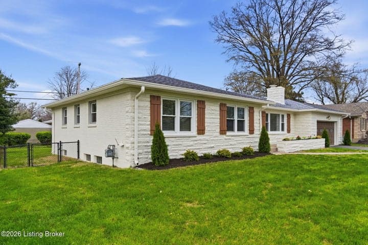 1510 Vivian Ln, Louisville - photo 3 of 64