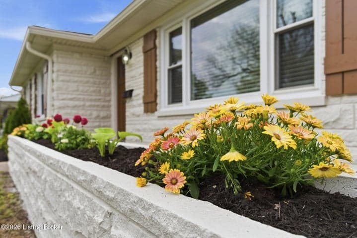 1510 Vivian Ln, Louisville - photo 5 of 64