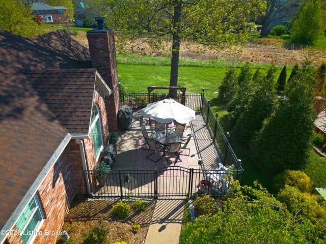 10111 Sea Pines Ct, Louisville - photo 4 of 47