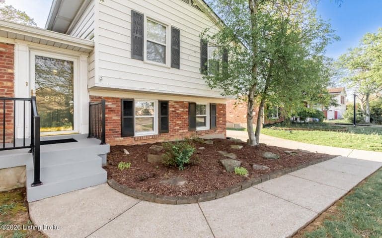 2823 Six Mile Ln, Louisville - photo 4 of 50